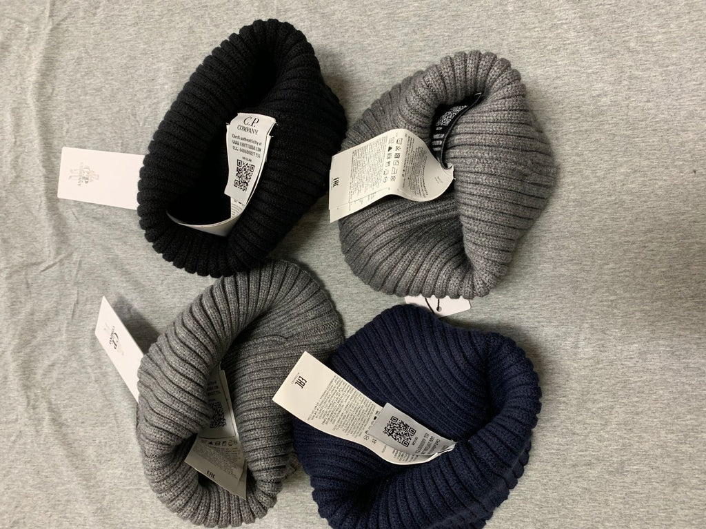 Ribbed Beanie with Lens Detail