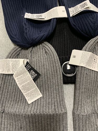Ribbed Beanie with Lens Detail
