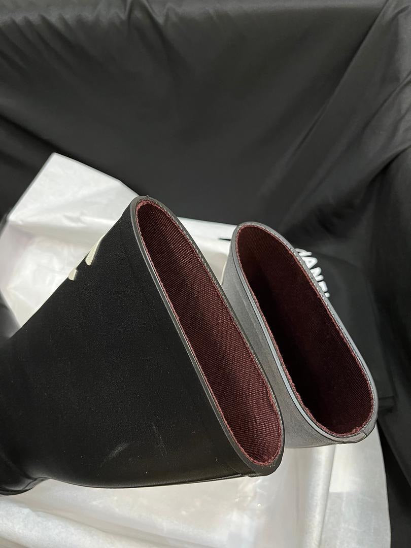 Viral Rubber Boots
