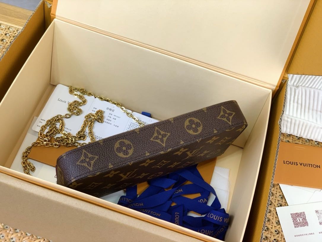 Pochette Chain Bag