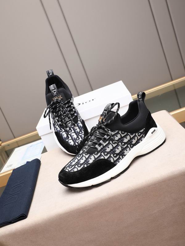 Premium Pattern Runner Sneakers