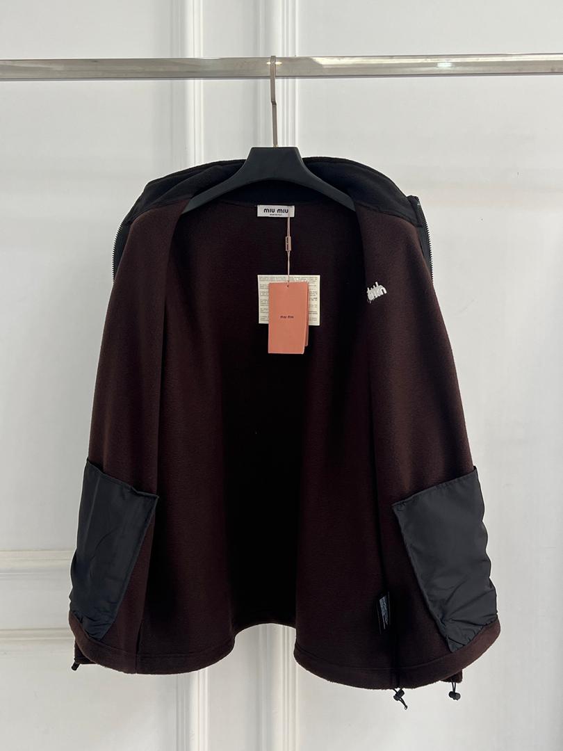 MM Women’s Zip-Up Jacket