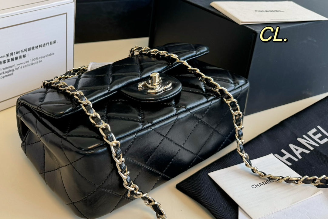 Classic Chain Shoulder Bag